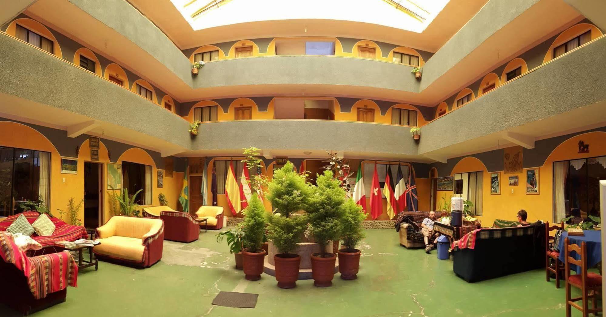 Hotel Utama Copacabana  Kültér fotó
